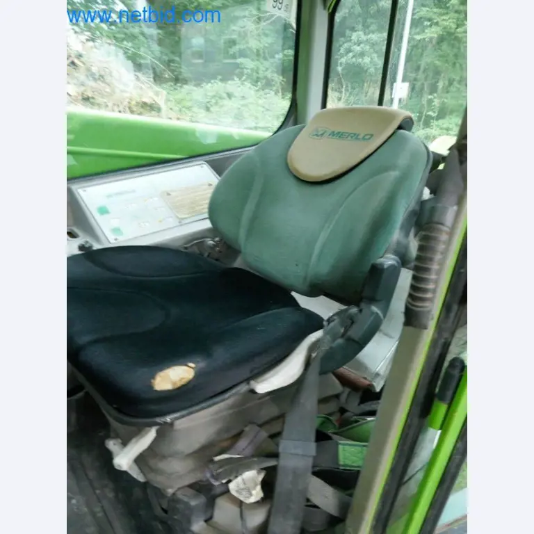 Máquinas e equipamento de uma empresa de construção de estradas-3