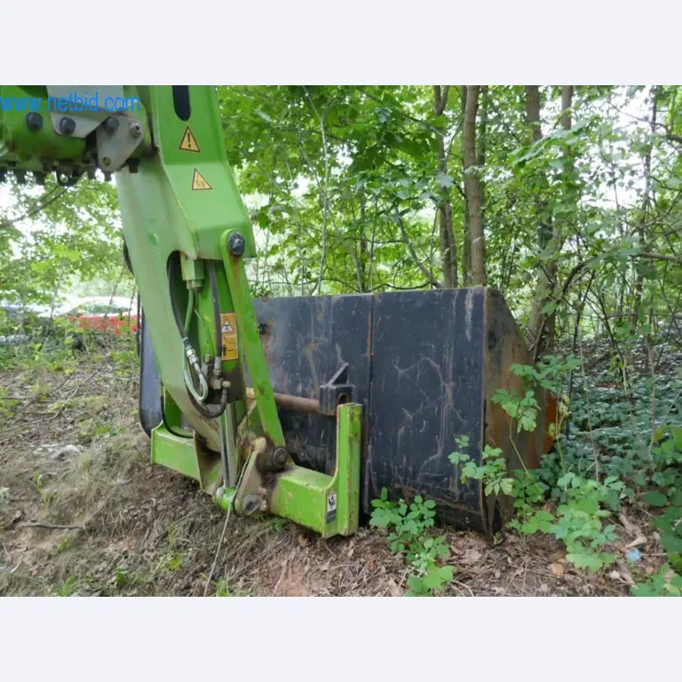 Máquinas e equipamento de uma empresa de construção de estradas-5