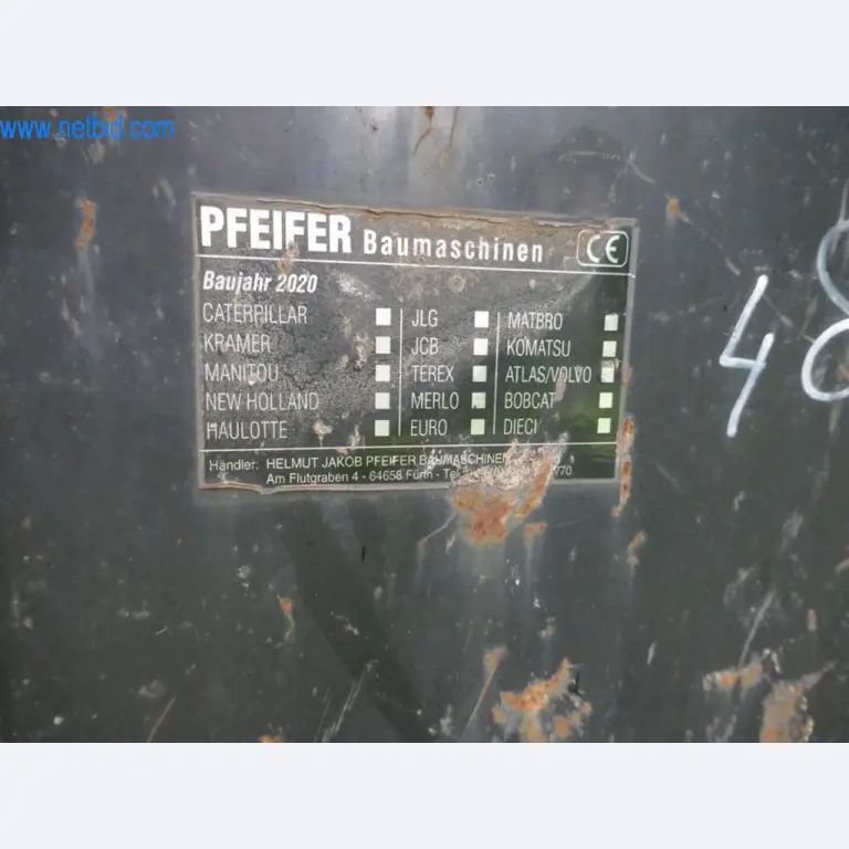 Máquinas e equipamento de uma empresa de construção de estradas-7