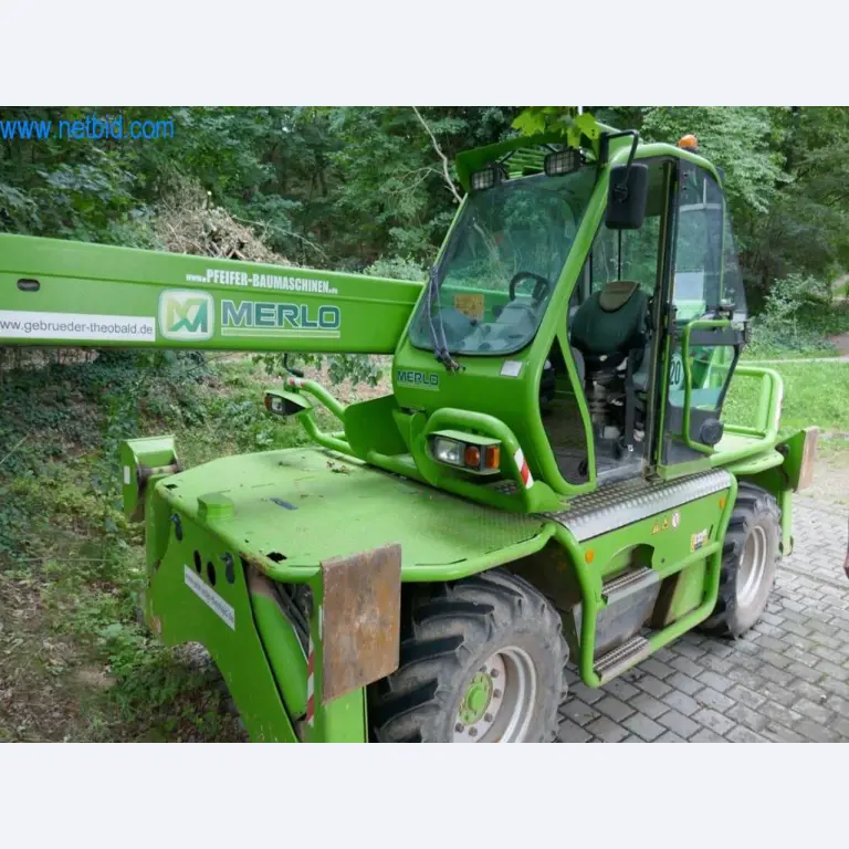 Máquinas e equipamento de uma empresa de construção de estradas-8