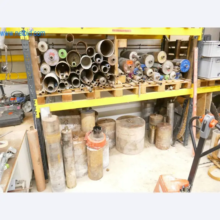 Máquinas y equipos de una empresa de construcción de carreteras-2