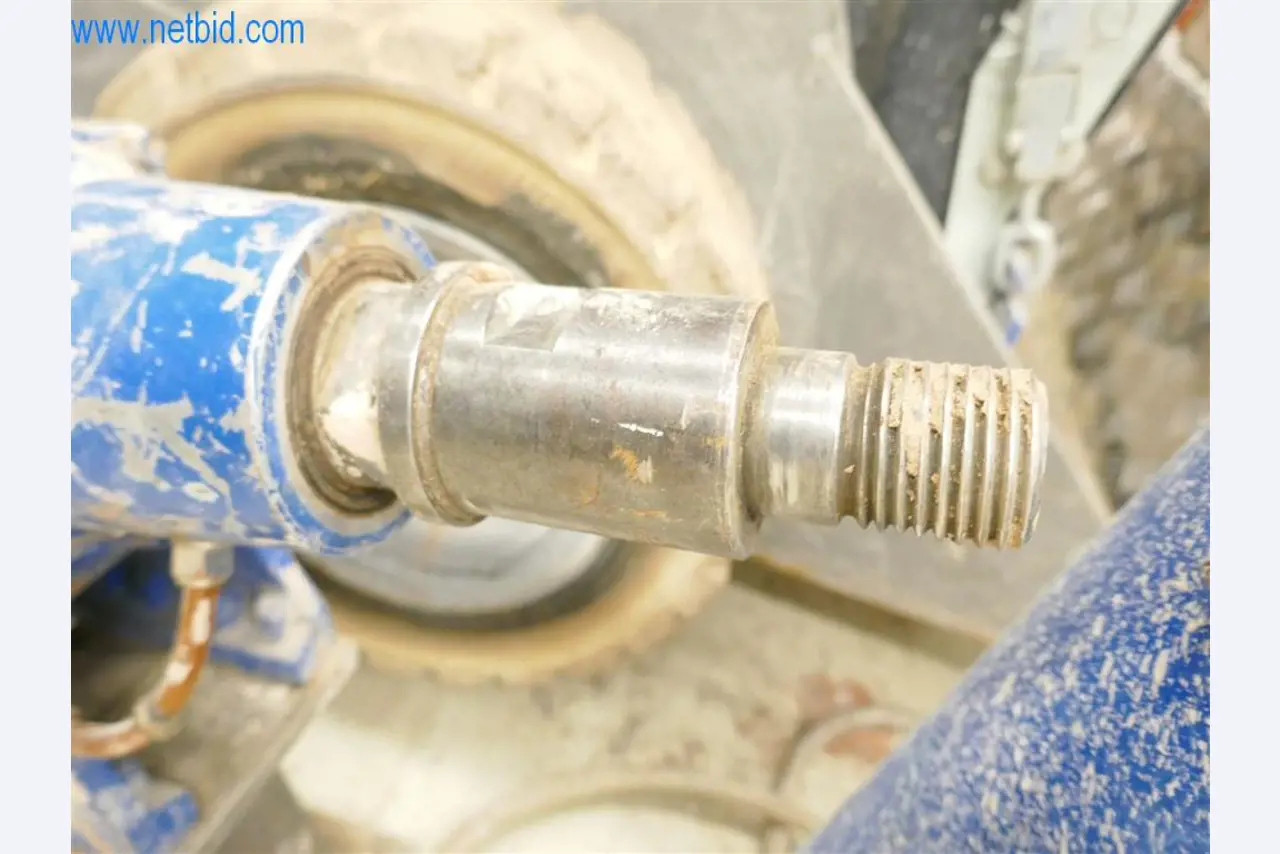 Máquinas y equipos de una empresa de construcción de carreteras-2