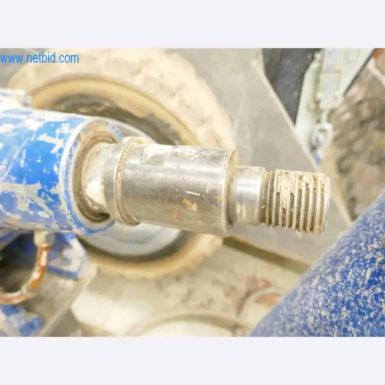 Máquinas y equipos de una empresa de construcción de carreteras-2