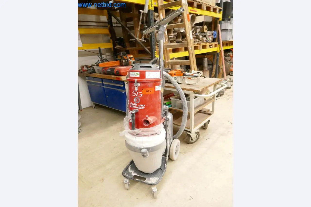 Machines et équipement d'une entreprise de construction de routes-1