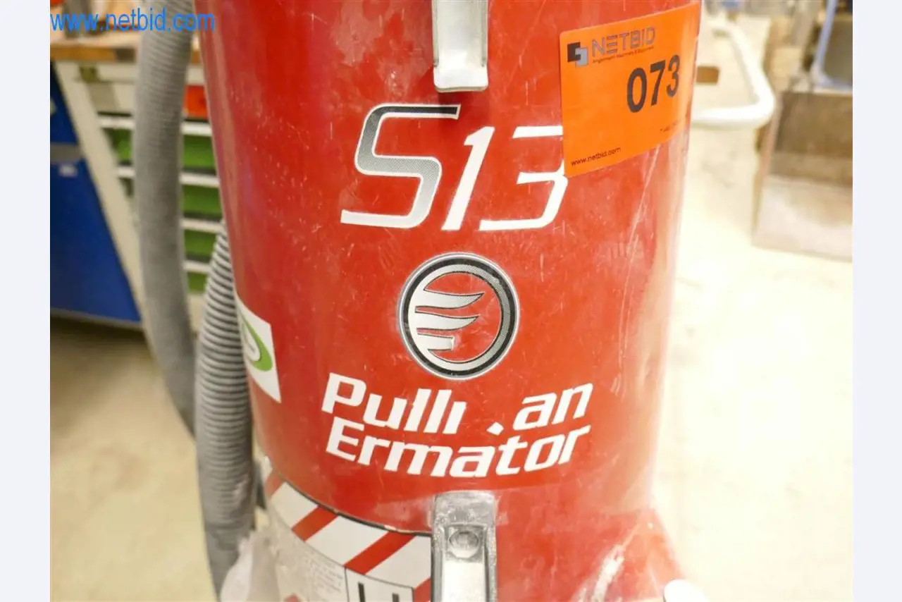 Machines et équipement d'une entreprise de construction de routes-2