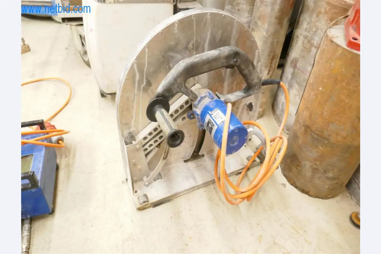 Máquinas e equipamento de uma empresa de construção de estradas-3