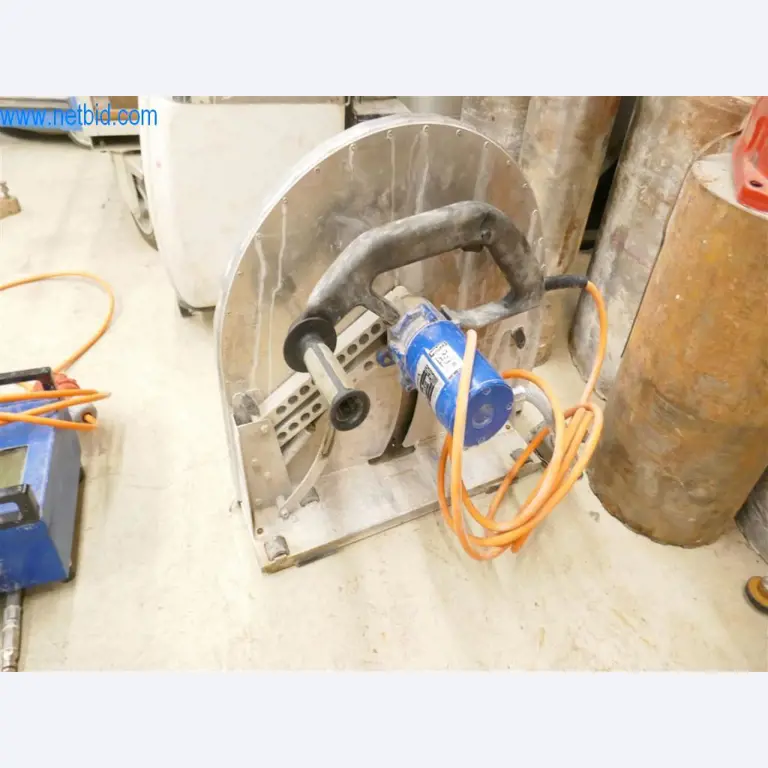 Máquinas e equipamento de uma empresa de construção de estradas-3