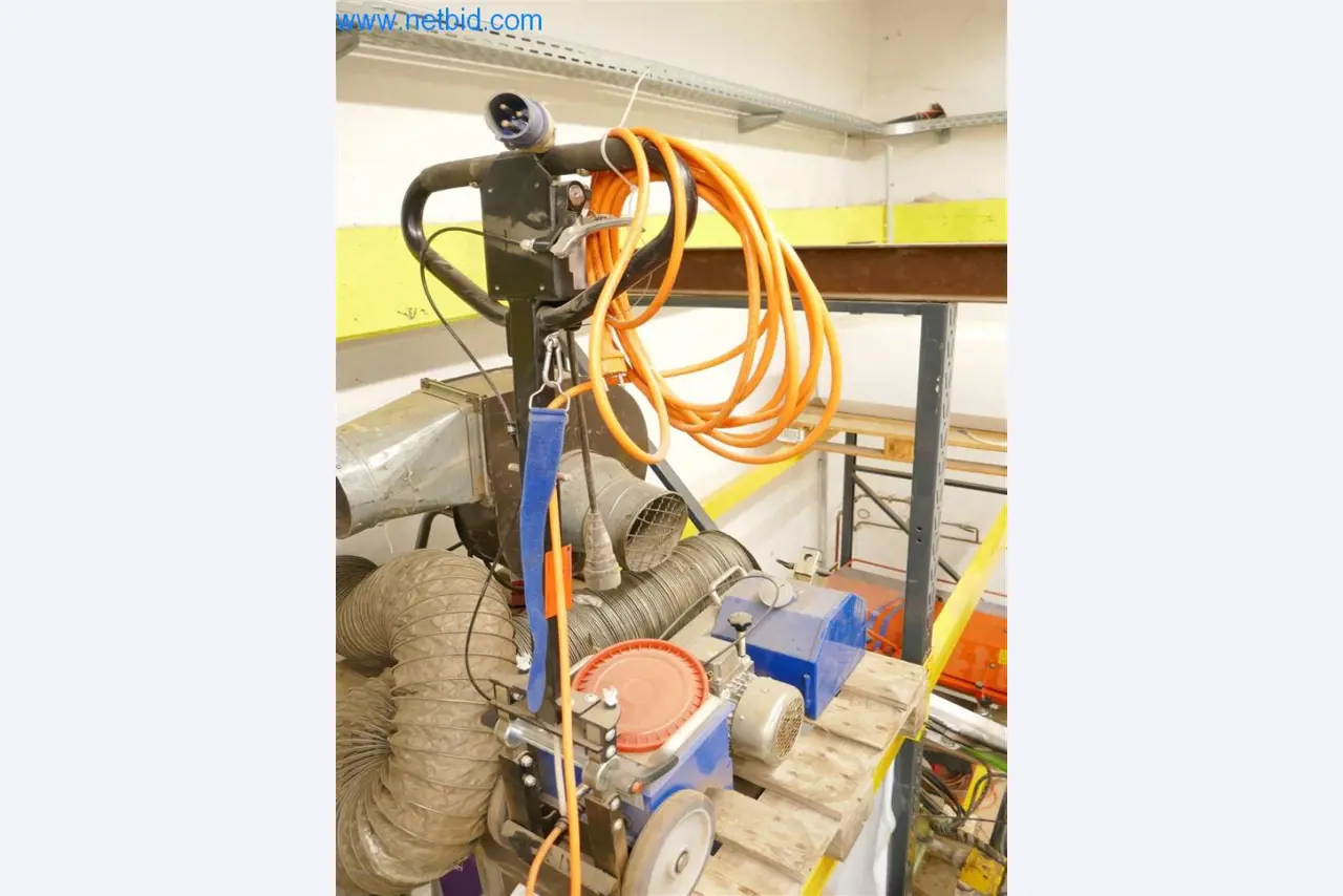 Máquinas y equipos de una empresa de construcción de carreteras-1