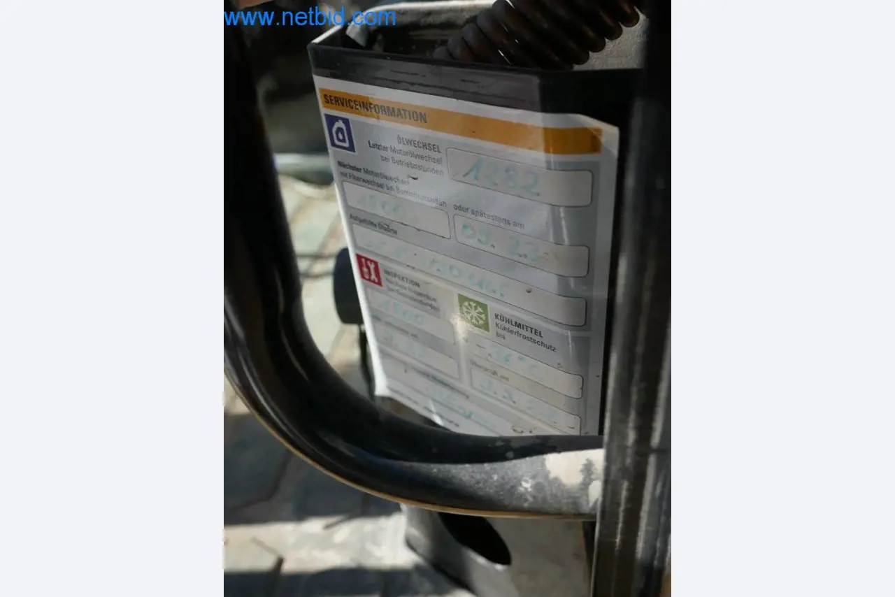 Máquinas y equipos de una empresa de construcción de carreteras-10