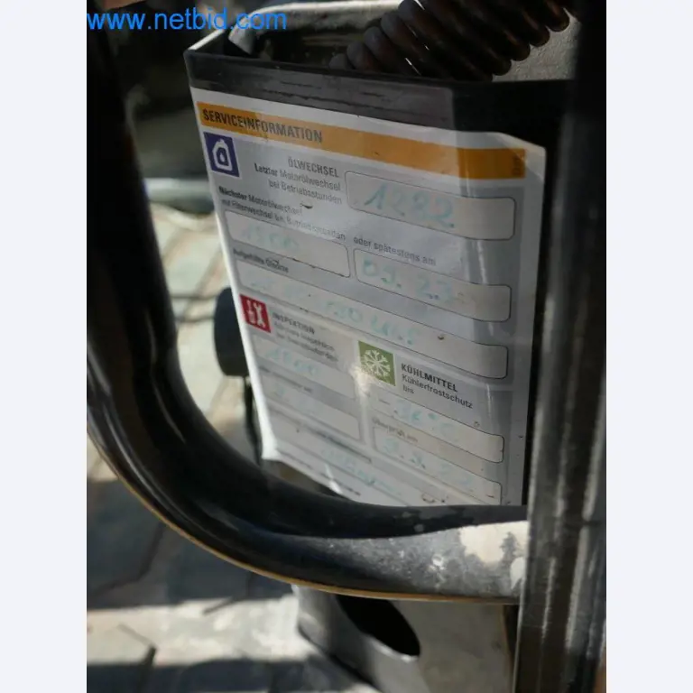 Máquinas y equipos de una empresa de construcción de carreteras-10