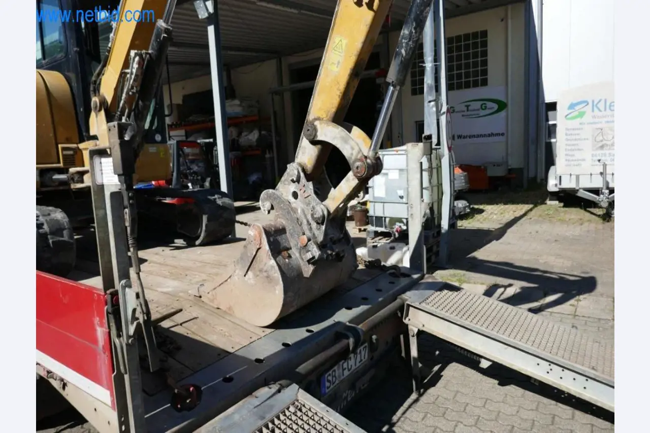 Máquinas y equipos de una empresa de construcción de carreteras-13