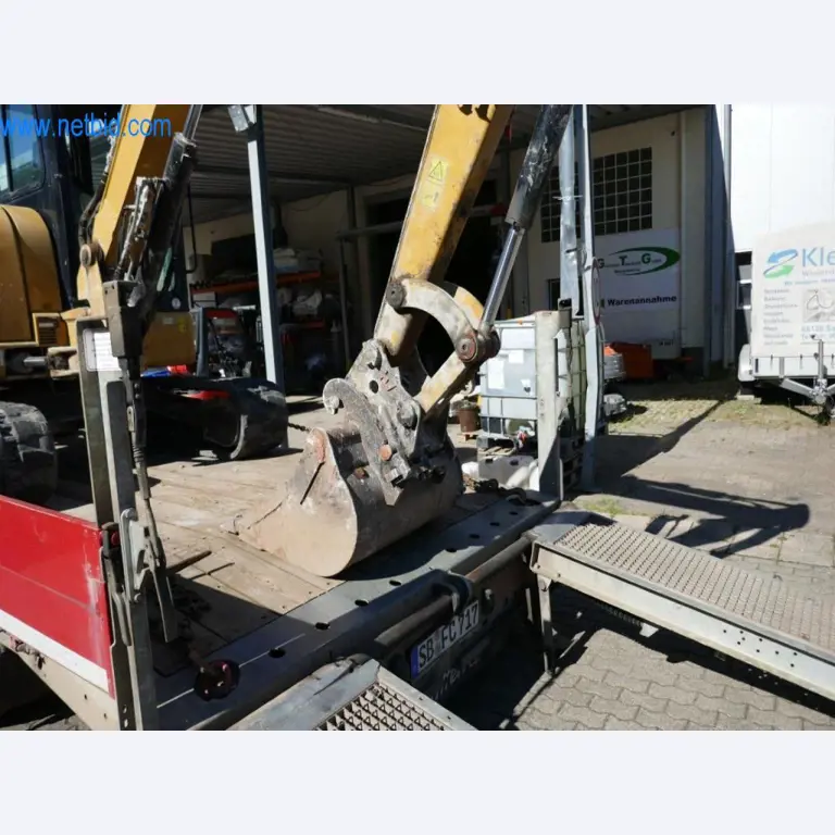 Máquinas y equipos de una empresa de construcción de carreteras-13