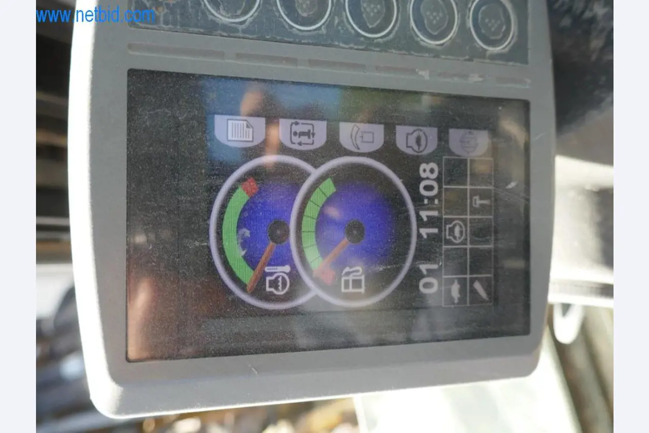 Máquinas y equipos de una empresa de construcción de carreteras-17