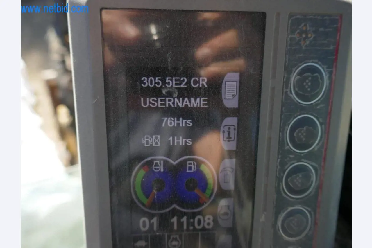 Máquinas y equipos de una empresa de construcción de carreteras-3