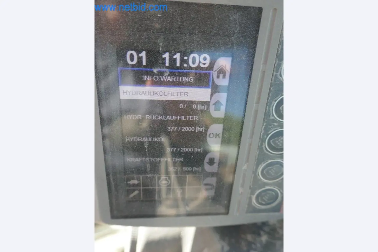 Máquinas y equipos de una empresa de construcción de carreteras-4