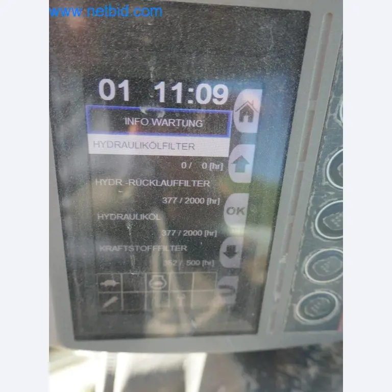 Máquinas y equipos de una empresa de construcción de carreteras-4