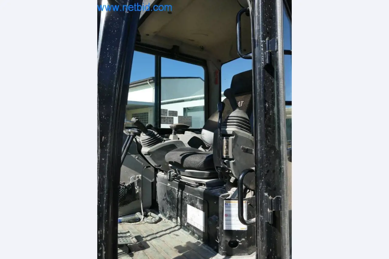 Máquinas y equipos de una empresa de construcción de carreteras-6