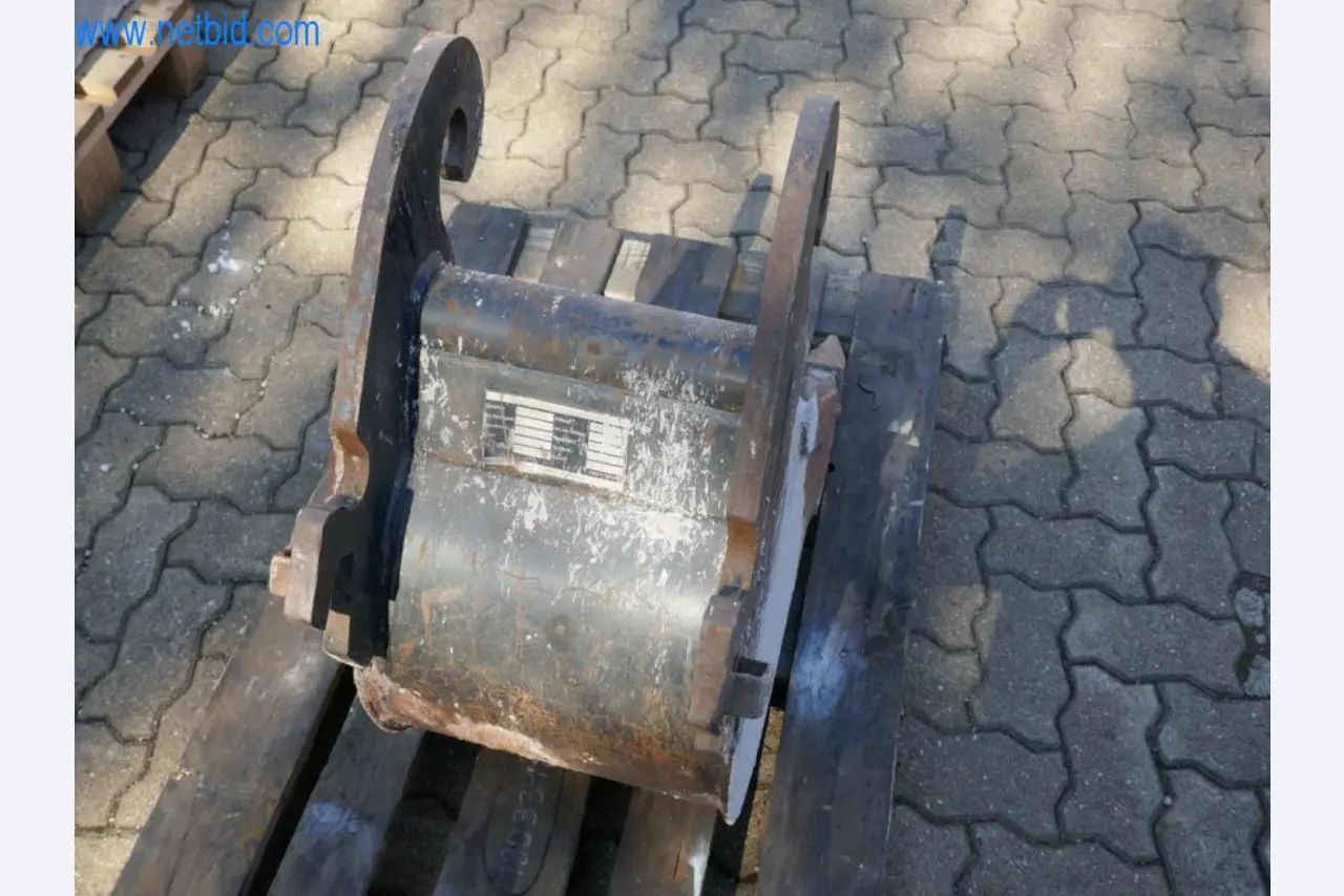 Máquinas y equipos de una empresa de construcción de carreteras-7