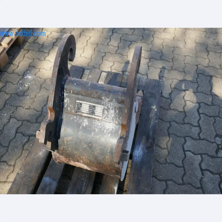 Máquinas y equipos de una empresa de construcción de carreteras-7