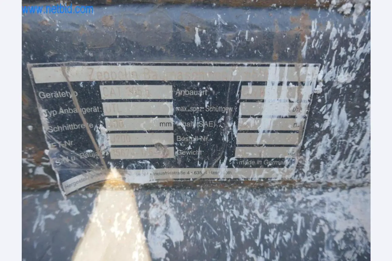 Máquinas y equipos de una empresa de construcción de carreteras-9