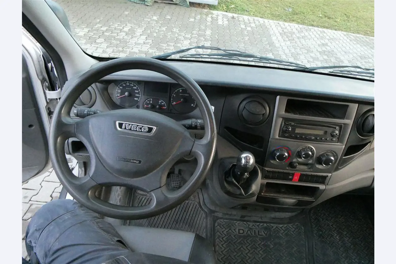 Maszyny i sprzęt firmy zajmującej się budową dróg-12