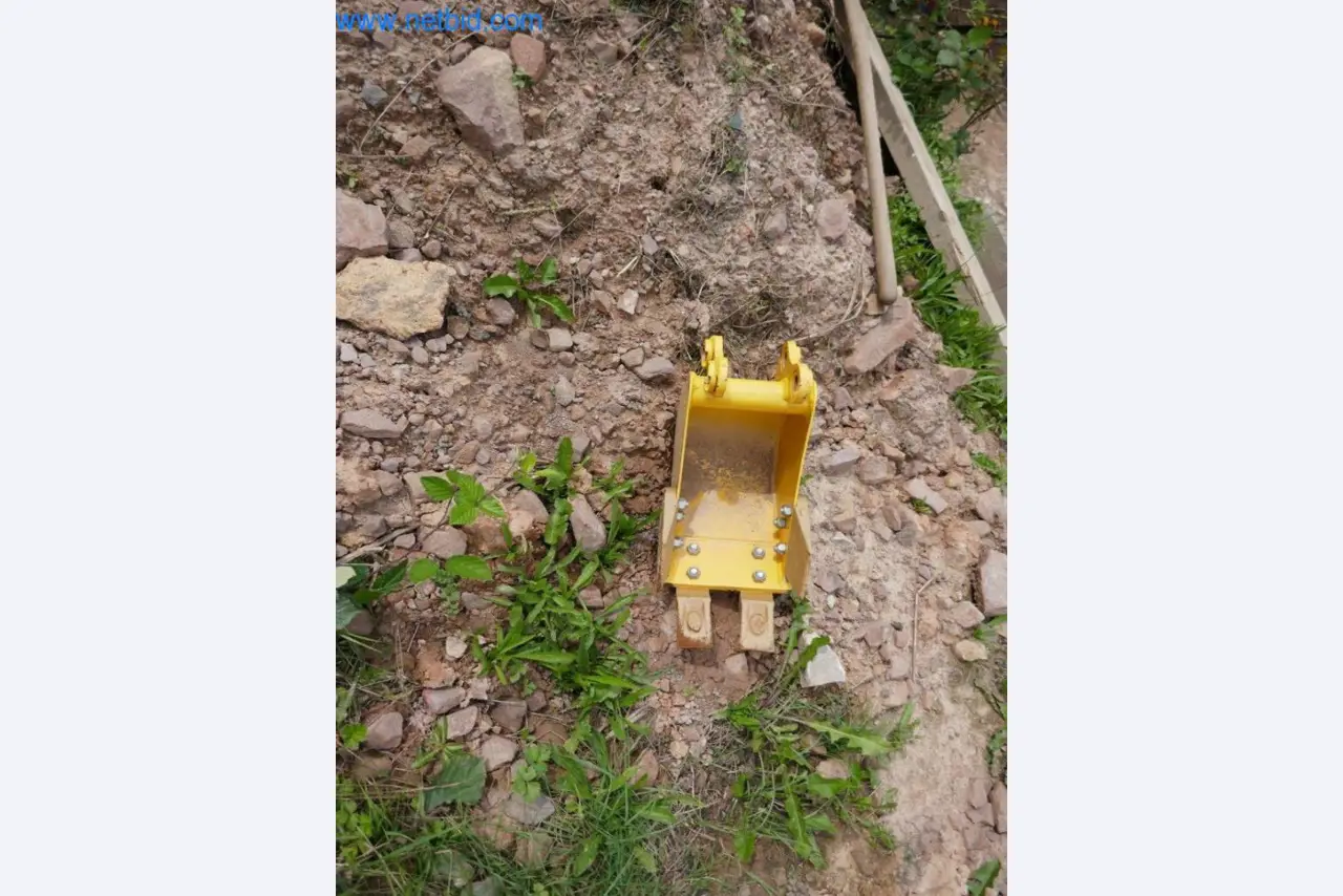 Máquinas e equipamento de uma empresa de construção de estradas-11