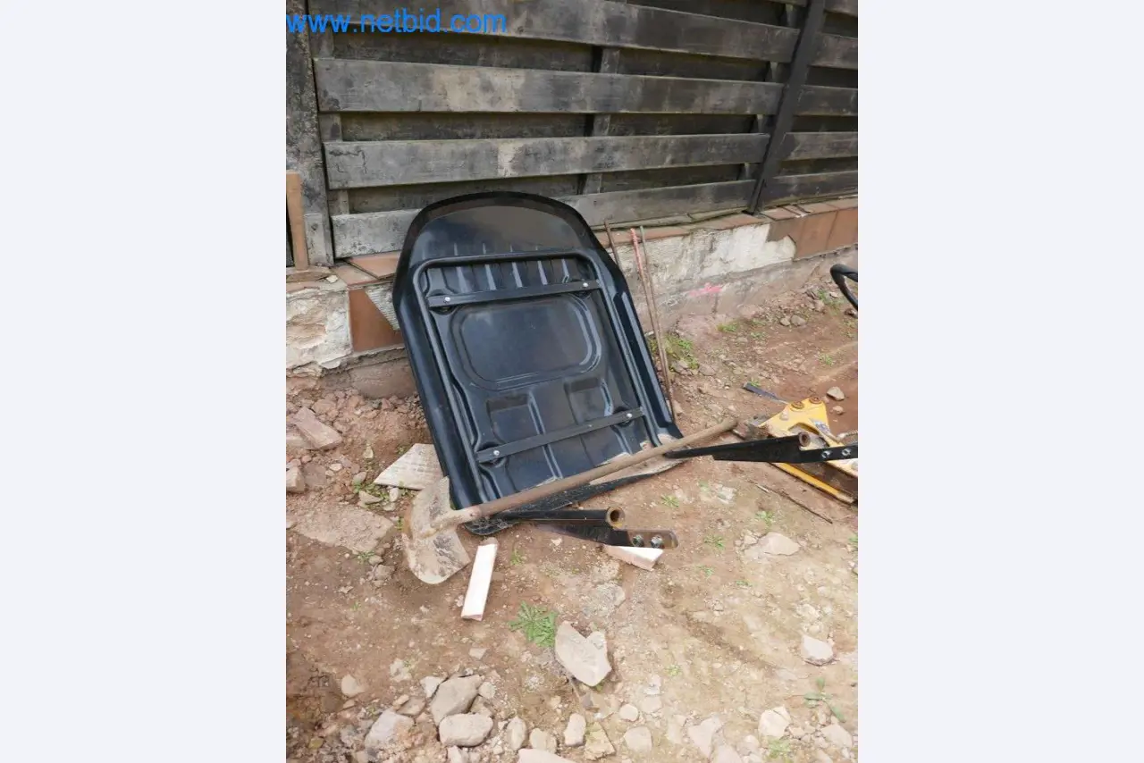 Máquinas e equipamento de uma empresa de construção de estradas-12