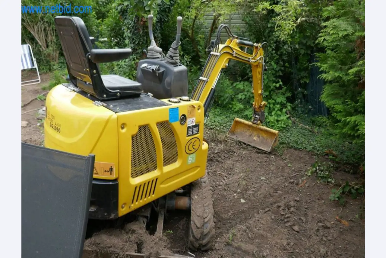 Máquinas e equipamento de uma empresa de construção de estradas-2