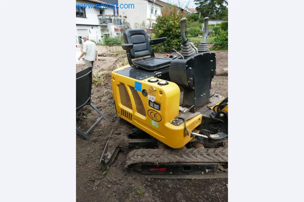 Máquinas e equipamento de uma empresa de construção de estradas-5