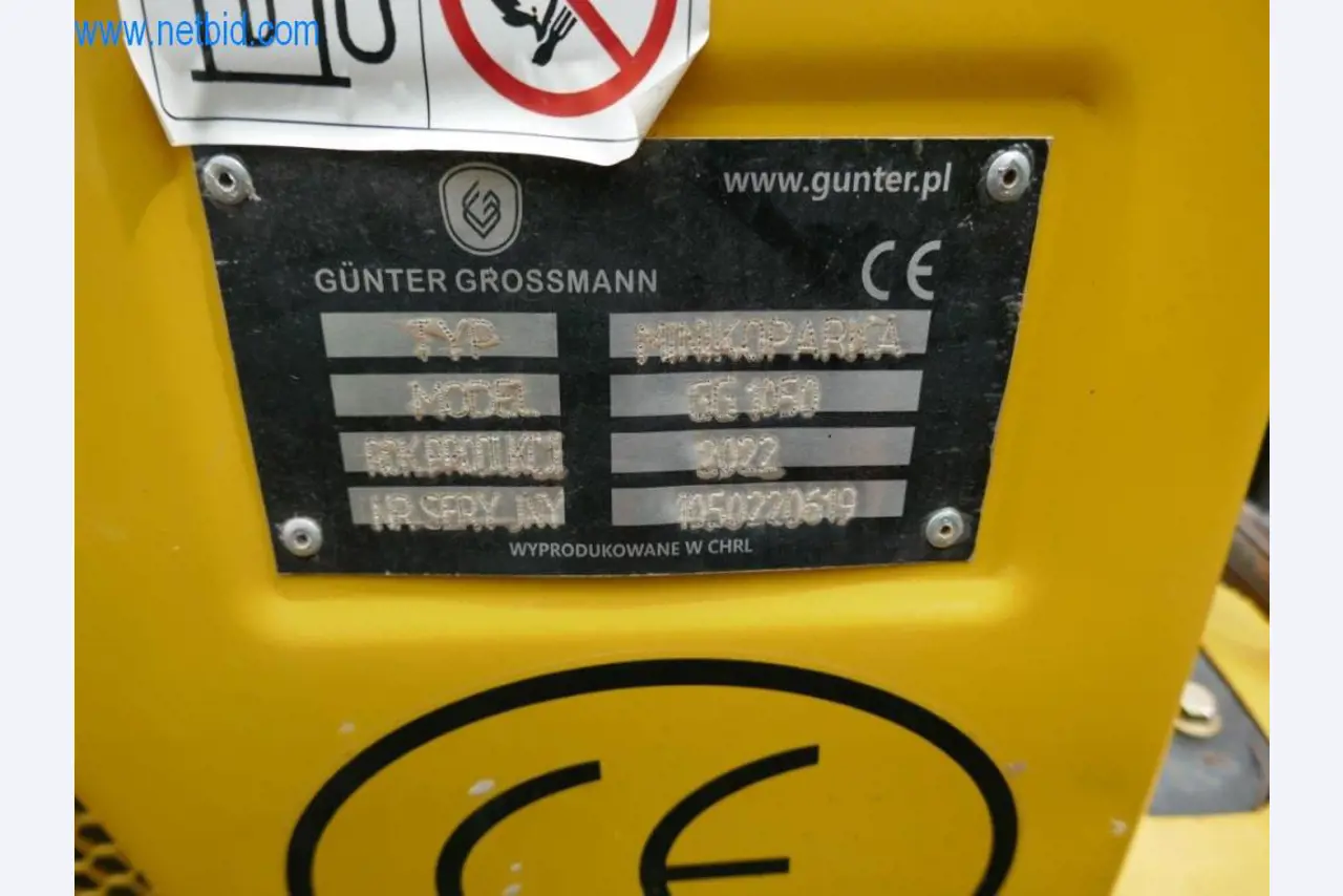 Máquinas e equipamento de uma empresa de construção de estradas-6