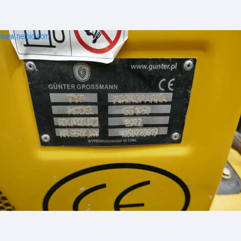 Máquinas e equipamento de uma empresa de construção de estradas-6