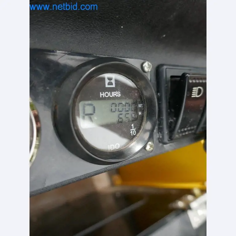 Máquinas e equipamento de uma empresa de construção de estradas-8