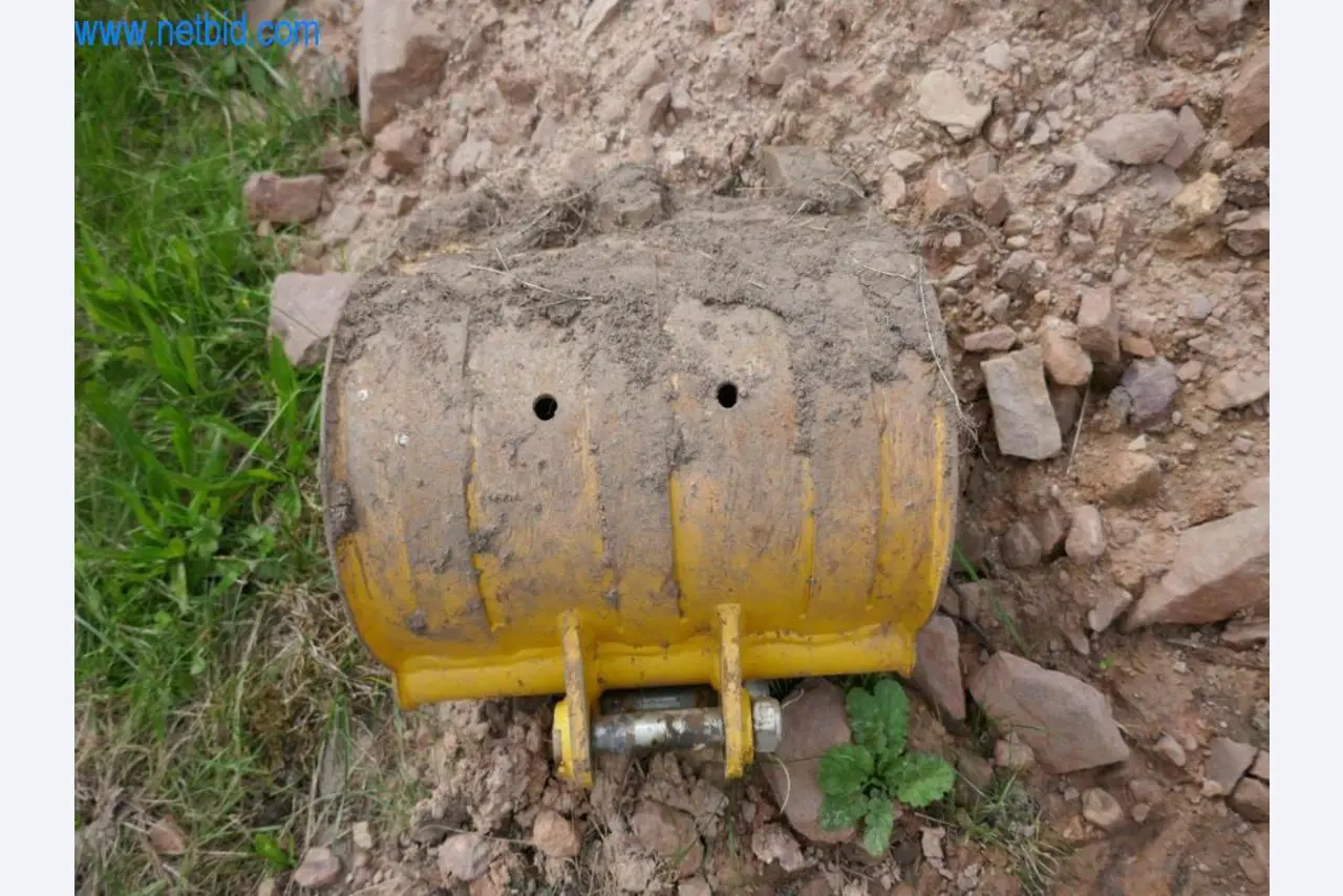 Máquinas e equipamento de uma empresa de construção de estradas-9