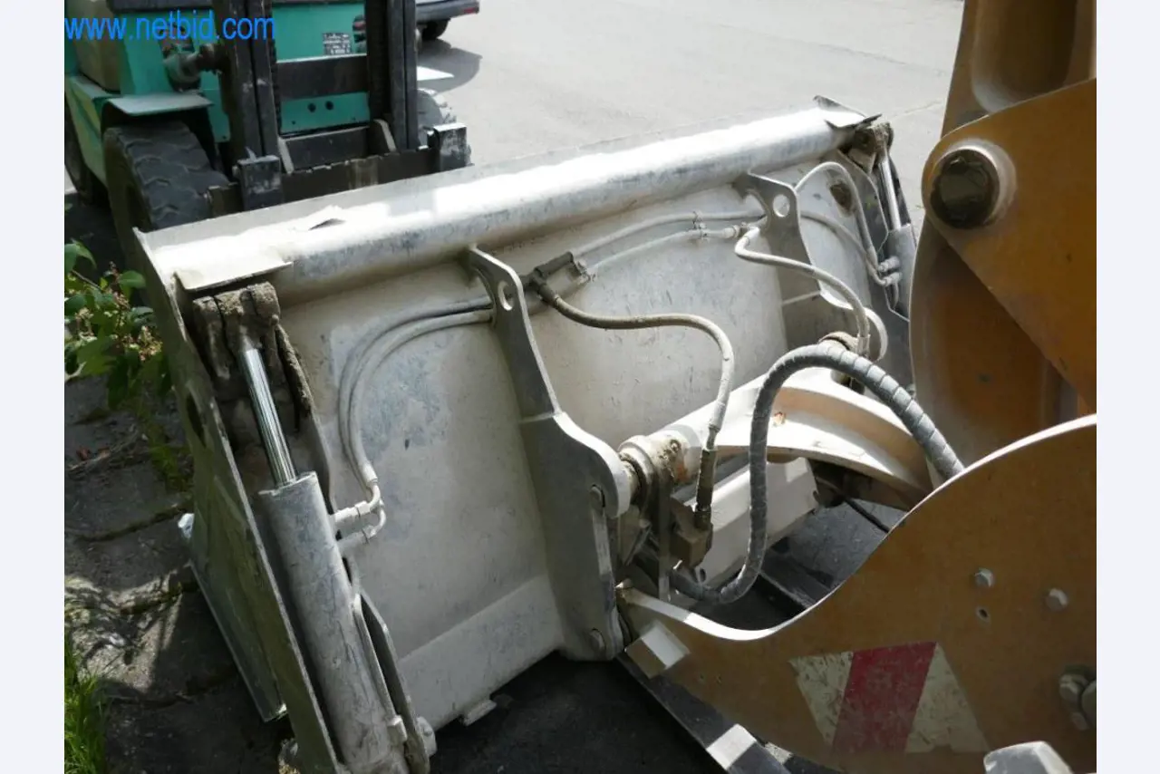 Stroji in oprema podjetja za gradnjo cest-11