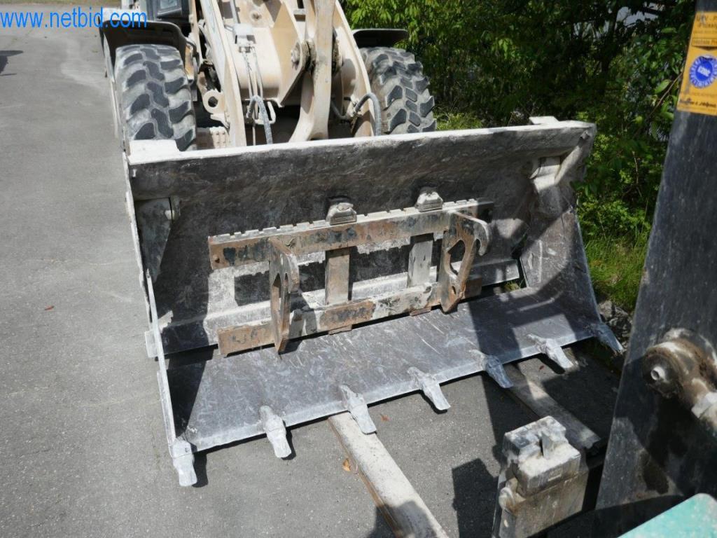 Machines et équipement d'une entreprise de construction de routes-13