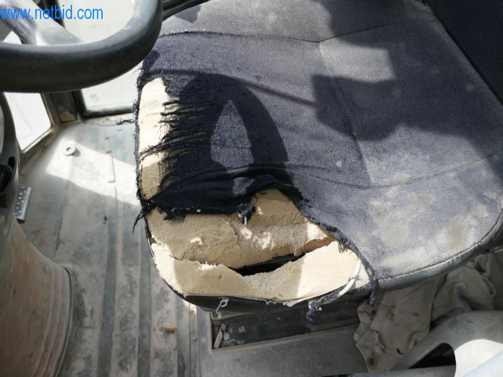 Machines et équipement d'une entreprise de construction de routes-14