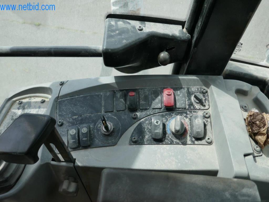 Machines et équipement d'une entreprise de construction de routes-7