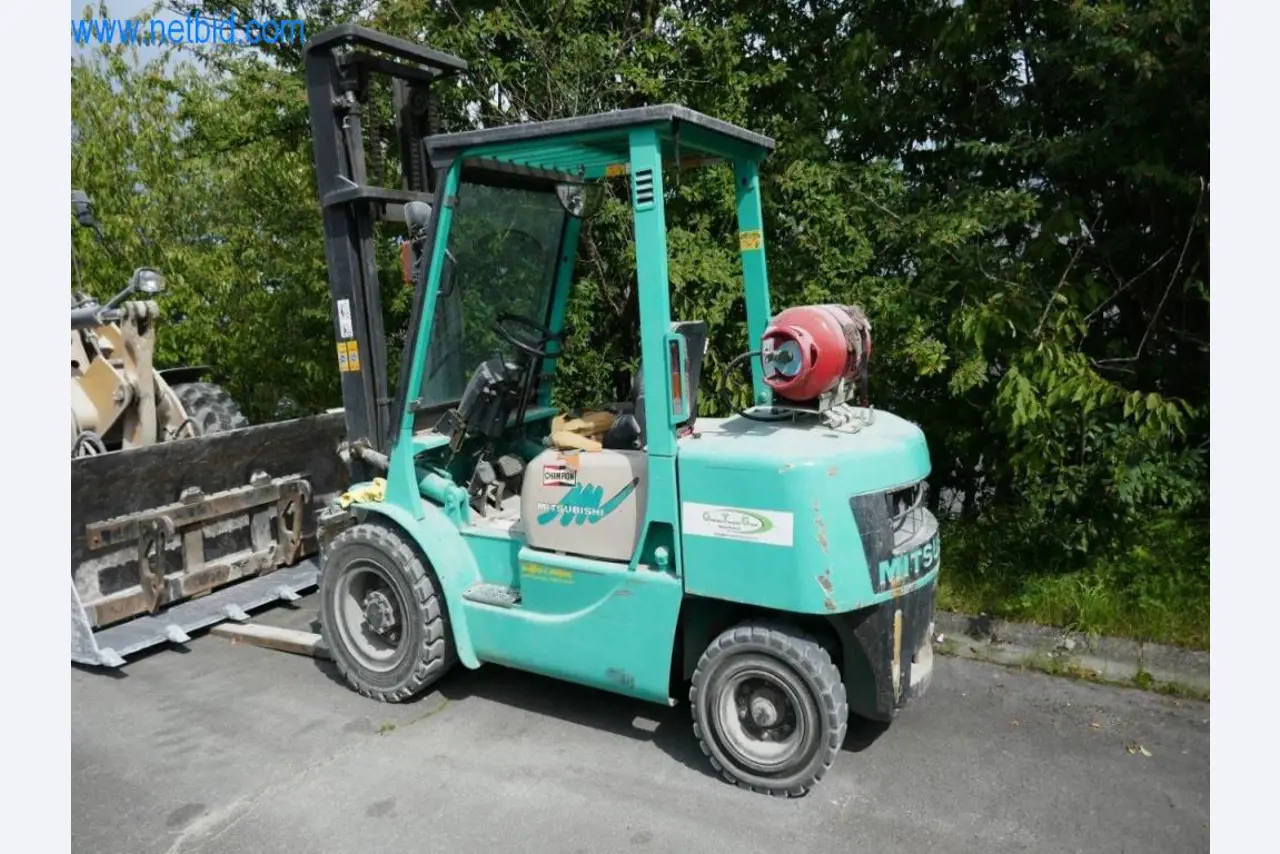 Machines et équipement d'une entreprise de construction de routes-1