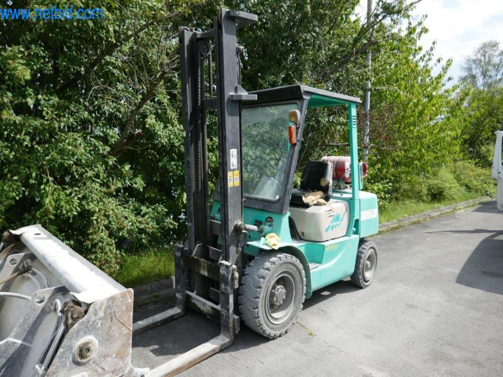 Máquinas y equipos de una empresa de construcción de carreteras-2