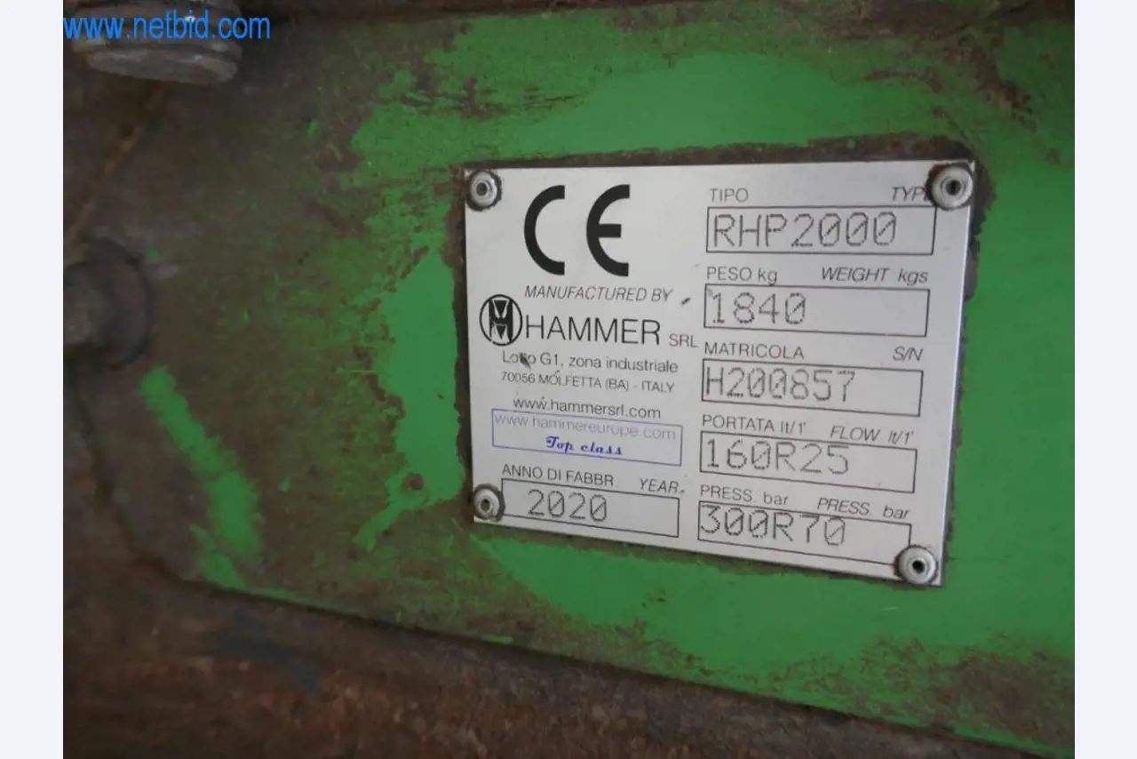 Máquinas e equipamento de uma empresa de construção de estradas-2