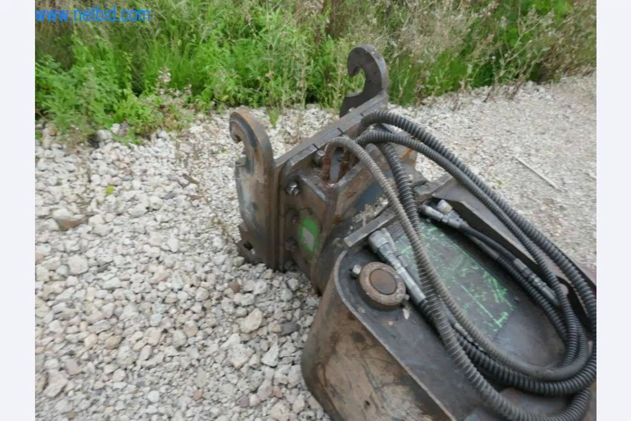 Máquinas e equipamento de uma empresa de construção de estradas-4