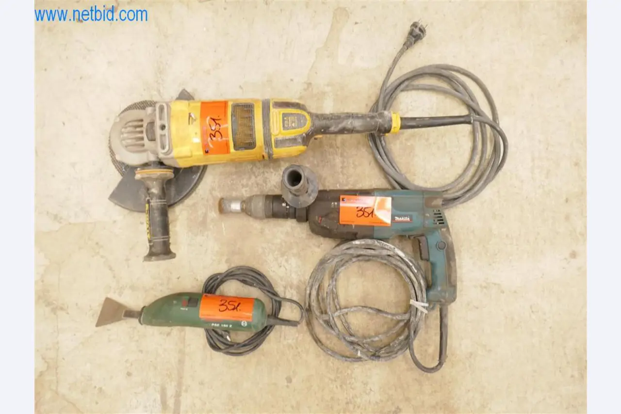 Máquinas y equipos de una empresa de construcción de carreteras-1