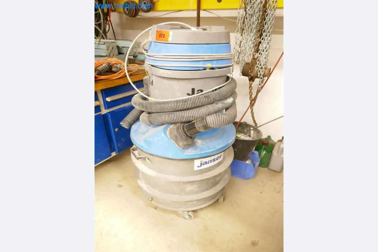 Máquinas y equipos de una empresa de construcción de carreteras-1