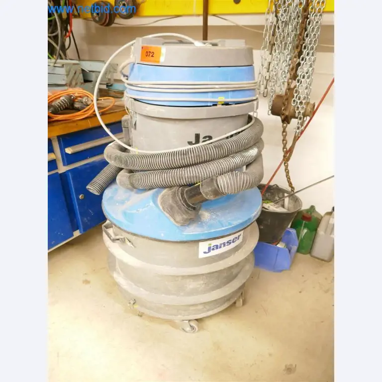 Máquinas y equipos de una empresa de construcción de carreteras-1