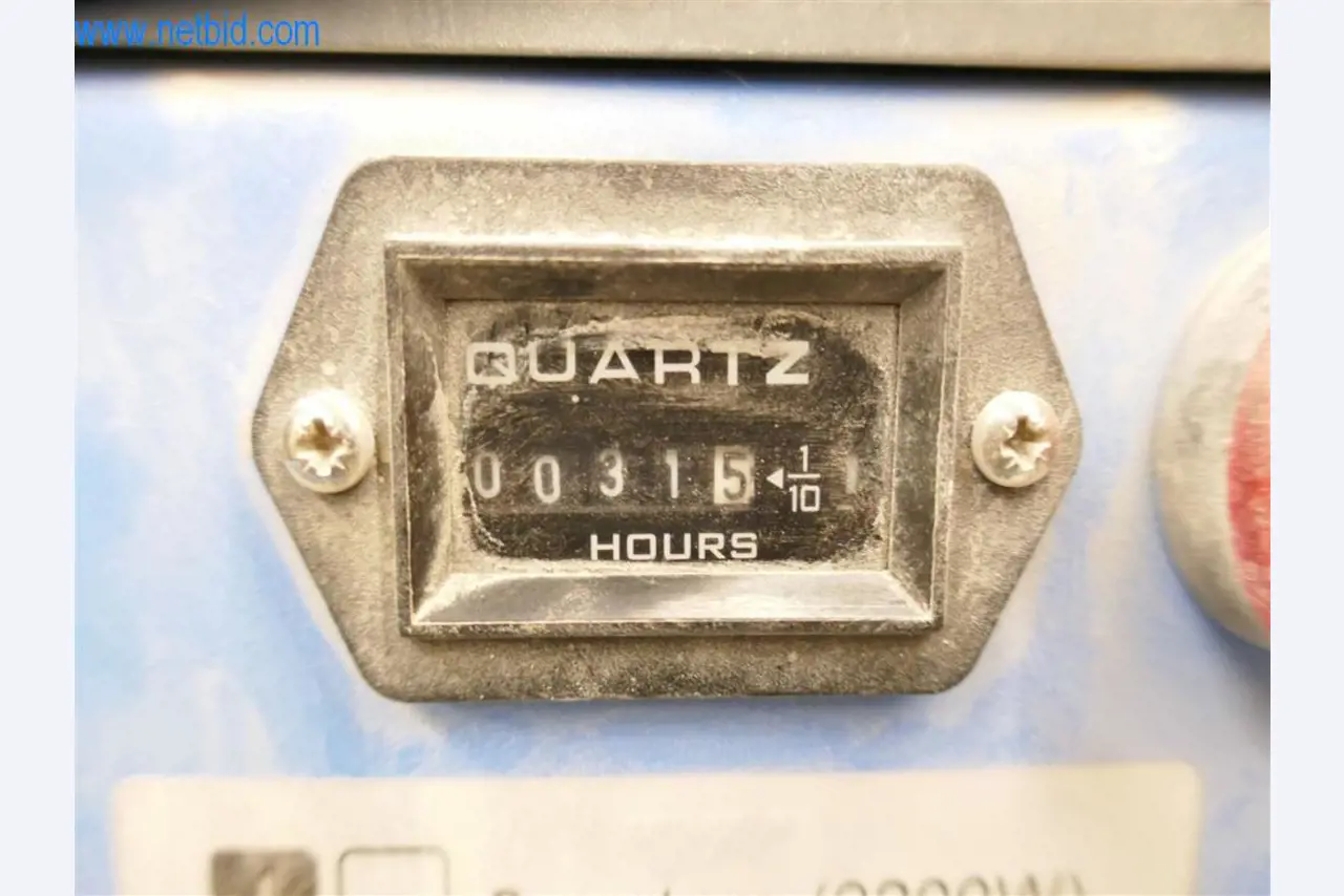 Máquinas e equipamento de uma empresa de construção de estradas-3