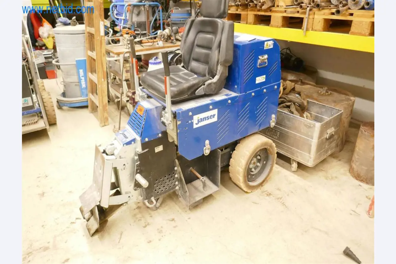 Máquinas e equipamento de uma empresa de construção de estradas-1