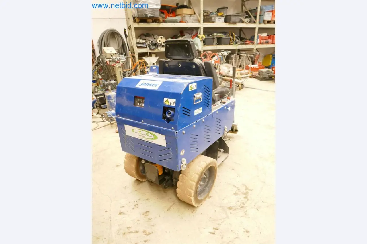 Máquinas e equipamento de uma empresa de construção de estradas-3