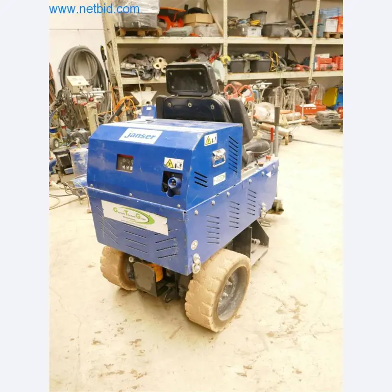 Máquinas e equipamento de uma empresa de construção de estradas-3