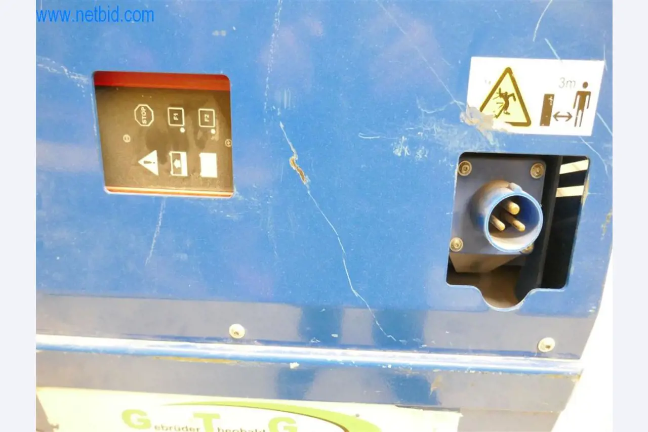 Máquinas e equipamento de uma empresa de construção de estradas-4