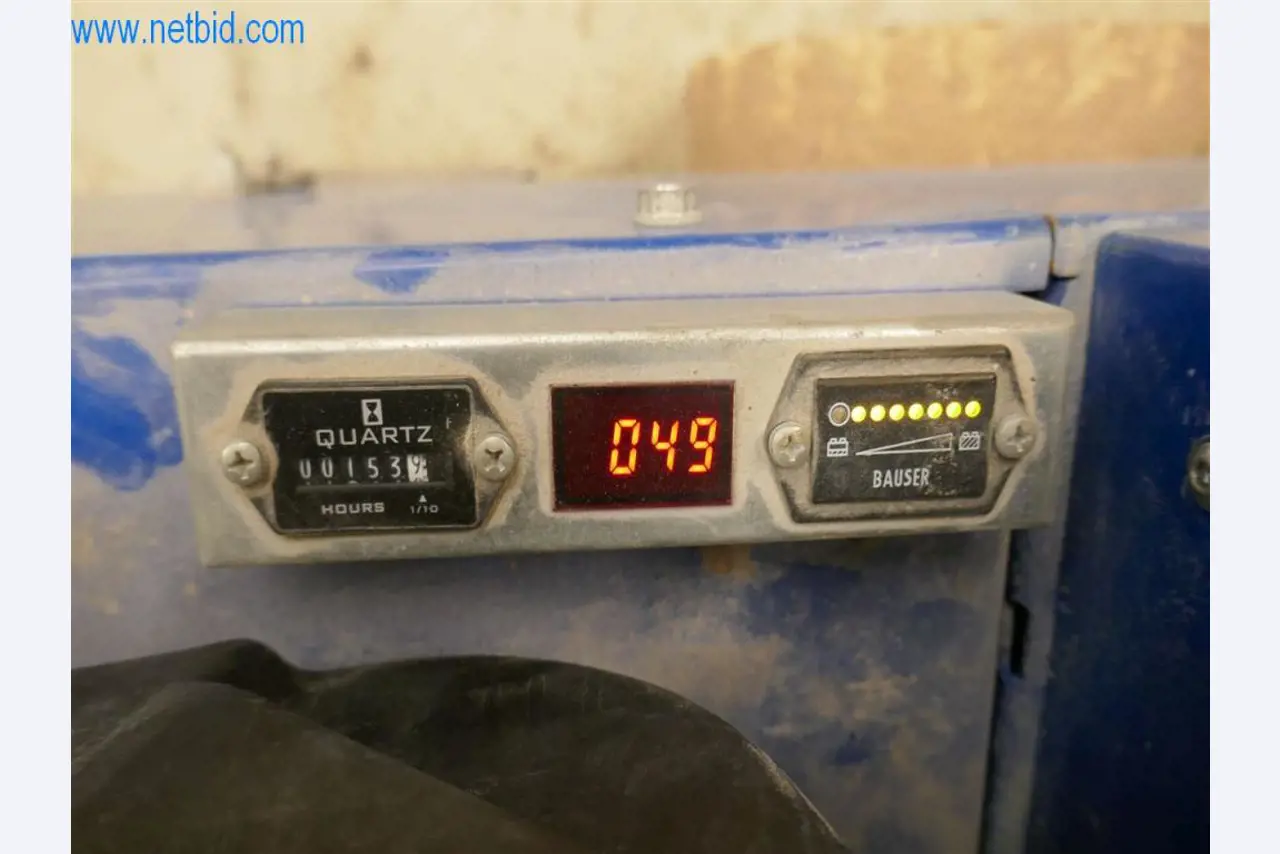 Máquinas e equipamento de uma empresa de construção de estradas-5